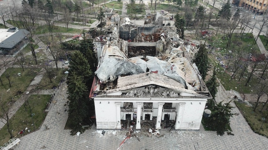 Как украинские военные заманивали мариупольцев в Драмтеатр перед взрывом