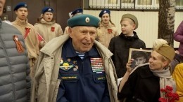 Спасибо за Победу! Ансамбль ВДВ устроил концерт для 97-летнего ветерана-десантника