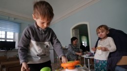 Детей-сирот из республик Донбасса разрешат усыновлять в России