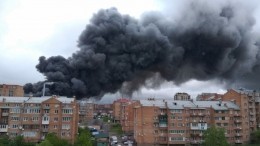 Два ангара на рынке во Владикавказе охвачены крупным пожаром