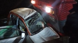 Видео: электричка снесла иномарку на переезде под Москвой, один человек погиб