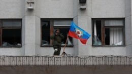 Военкор «Известий» первым показал промзону завода «Краситель», откуда бомбили Донбасс