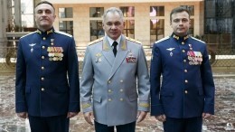 Шойгу вручил звание Героев России двум участникам спецоперации на Украине