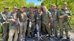 Сестры-волонтеры Корниенко доставили Вечный огонь на передовую бойцам ДНР