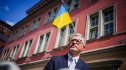 «Мельник, вон!»: посол Украины устроил скандал в Берлине и был освистан толпой