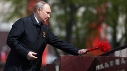 Владимир Путин возложил венок к Могиле Неизвестного Солдата в Москве