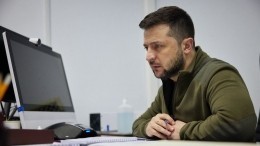 Позор мирового масштаба: Зеленский поздравил граждан с Днем Победы снимком военного с нацистской символикой