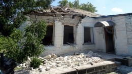 Руины и осколки: Военкор «Известий» показал последствия обстрела Херсонской области