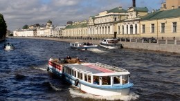 Опубликованы кадры столкновения двух теплоходов на реке Мойке в Петербурге