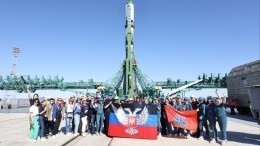 Ракету «Союз» с надписью «Донбасс» и флагами ЛДНР показали на Байконуре