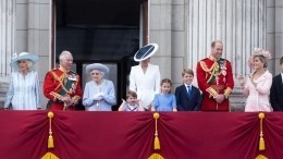 Страдания по-королевски: как принц Луи затмил Елизавету II на параде в ее честь