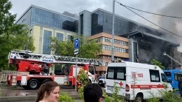 Начало пожара в столичном бизнес-центре попало на видео