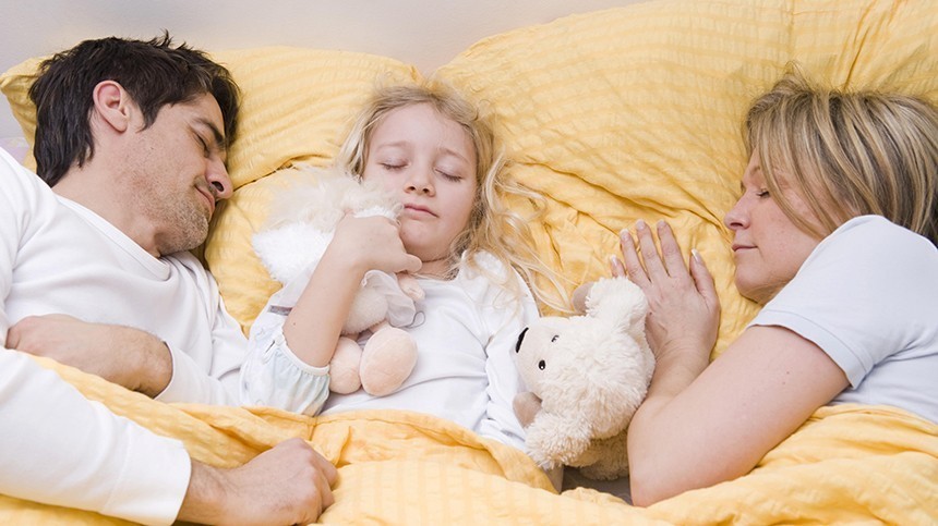 Как отучить ребенка спать в одной постели с родителями — совет психолога