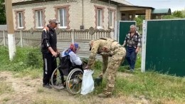 Российские военные раздали более тысячи наборов с гумпомощью в одном из сел ДНР