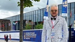 «Победил всех»: Канделаки нашла смешным наряд Киркорова на ПМЭФ-2022