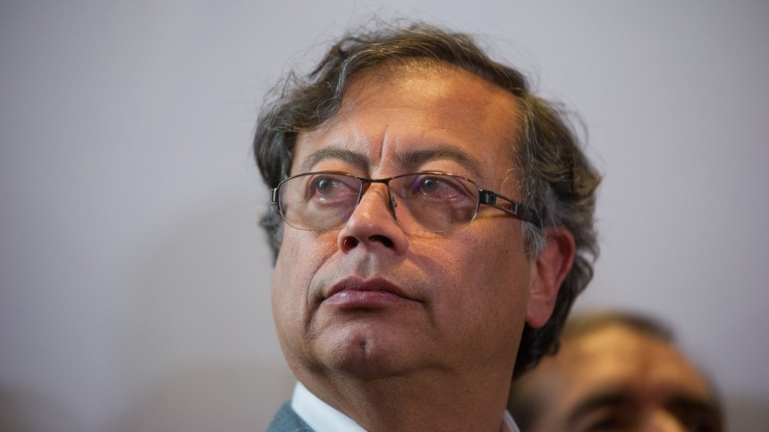 Бывший сенатор Густаво Петро победил на выборах президента Колумбии