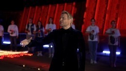 Николай Басков исполнил в ДНР на Саур-Могиле песню «Священная война»