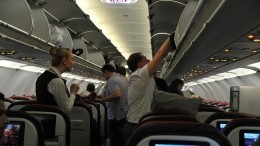 Стюардесса выбила телефон из рук россиянки на рейсе Франция — Эстония