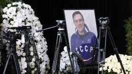 Последние почести: Юру Шатунова похоронили на Троекуровском кладбище