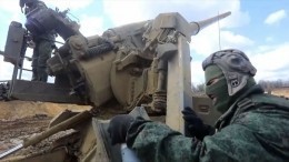 Военкор «Известий» показал, как САУ «утюжат» боевиков ВСУ под Артемовском