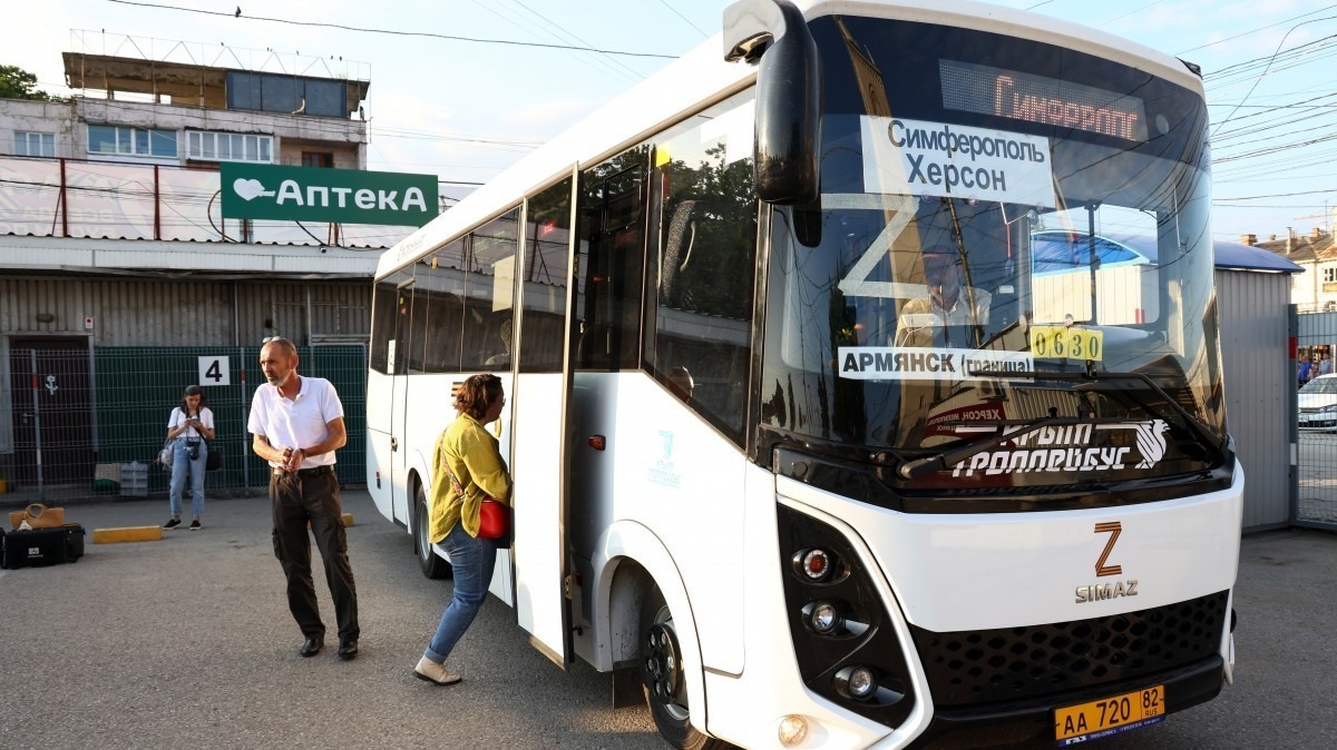 Из Херсона в Крым отправился первый пассажирский автобус за восемь лет