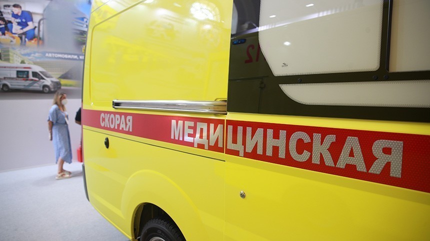 В Якутске упавшего с 12-го этажа мальчика поймал прохожий — видео с моментом спасения
