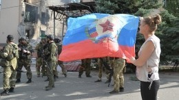 Жители Лисичанска благодарят российских воинов-освободителей: «Вы наши друзья!»
