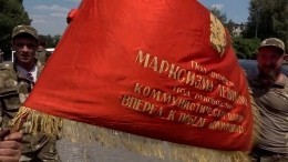 Красные флаги на улицах: жители и защитники Лисичанска празднуют победу над националистами