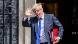 «Грязный поросенок» Борис Джонсон массово теряет министров