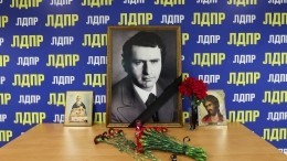 Всегда его навещают: как выглядит могила Жириновского спустя три месяца после похорон
