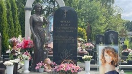 «Пойдем домой»: родители проводят день рождения Жанны Фриске на могиле дочери