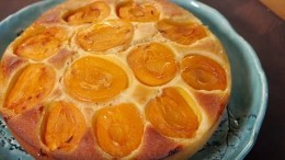 Приготовит даже ребенок: рецепт вкусного манника с абрикосами от шефа Емельяненко