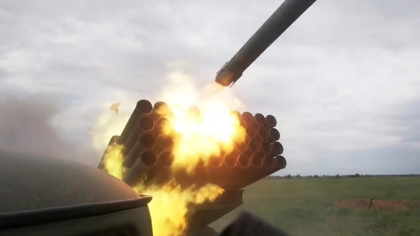 Опубликованы кадры обстрела Луганска ВСУ из замаскированной под грузовик РСЗО