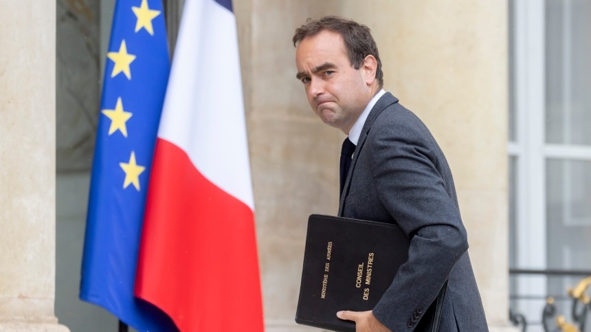 Министр обороны Франции: Париж поддерживает контакт с военными чиновниками РФ