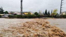 Река Восточный Дагомыс вышла из берегов, затопив Сочи и окрестности