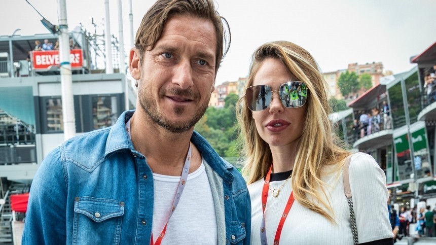 Легендарный футболист Тотти объявил о расставании с женой после 17 лет брака