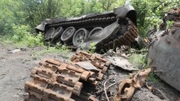 Военкор «Известий» показал кладбище танков и подбитую технику ВСУ под Лисичанском