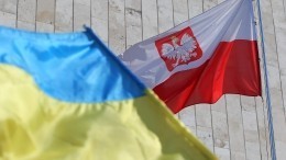 Зеленского уличили в намерении предоставить полякам особый статус на Украине