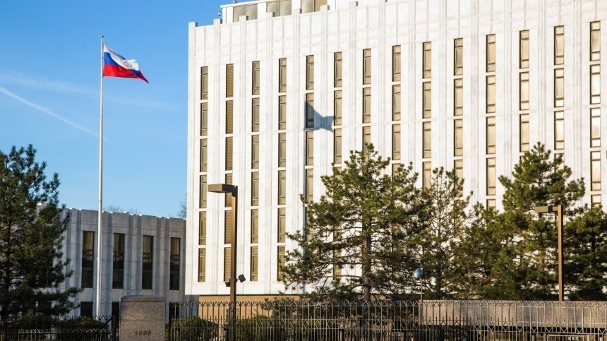 В посольстве РФ назвали ложными заявления США об изъятии паспортов на Украине