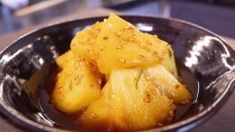 Просто и быстро: рецепт закуски Кимчи из ананаса от шефа Емельяненко