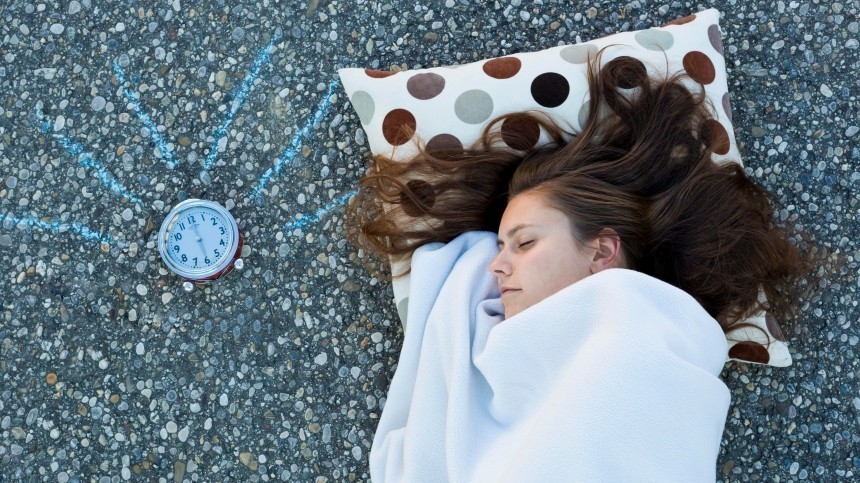 Зуд, насморк и чихание: чем опасен долгий сон на одной подушке