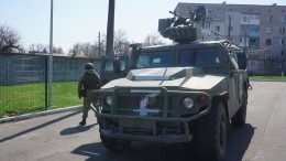 Мины во дворах: союзные силы налаживают жизнь в Новолуганском