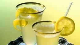 Отлично утоляет жажду: рецепт быстрого лимонада от шефа Емельяненко