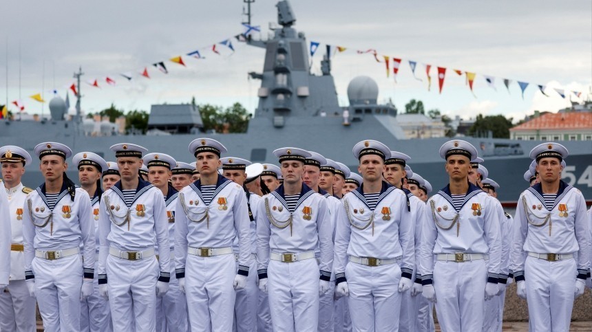 Невероятный масштаб: как отметили День ВМФ в разных уголках России
