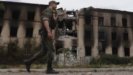 Военкор «Известий» показал, как разведчики работают в Донбассе в кромешной тьме