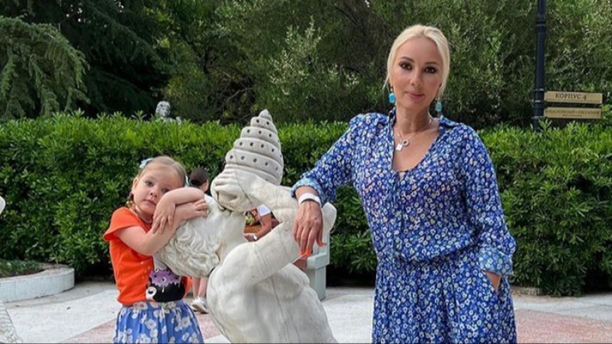 Лера Кудрявцева показала, как ей командует четырехлетняя дочь