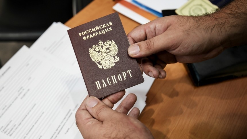 Добро пожаловать домой: жители Запорожья подали заявления на получение паспортов РФ