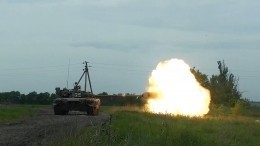 Военкор «Известий» показал работу танкистов на Соледарском направлении