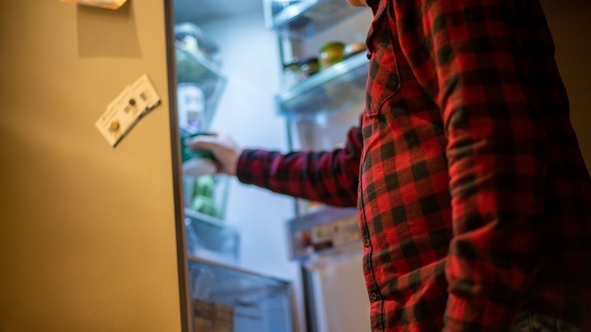 Диетолог: какие продукты не стоит хранить в холодильнике