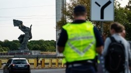 Уничтожение истории: как в Латвии сносят памятник воинам-освободителям